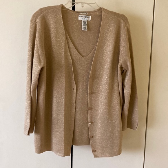 Convington Tops - NWOT Beautiful set Gold Metallic Knits size Large